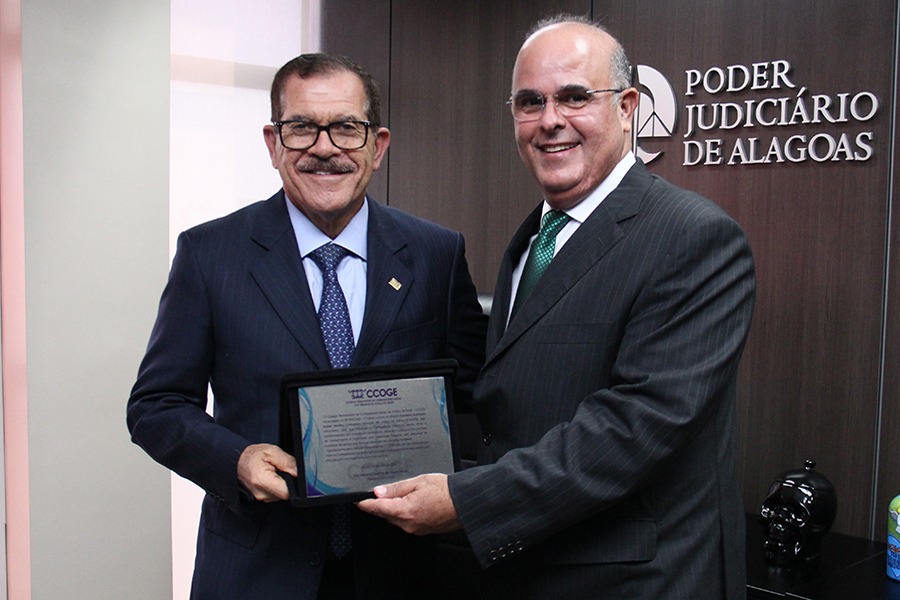 Humberto Martins recebe homenagem do Colégio de Corregedores pelos serviços prestados no CNJ